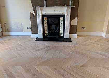 The points in this chevron wooden floor are all perfectly aligned